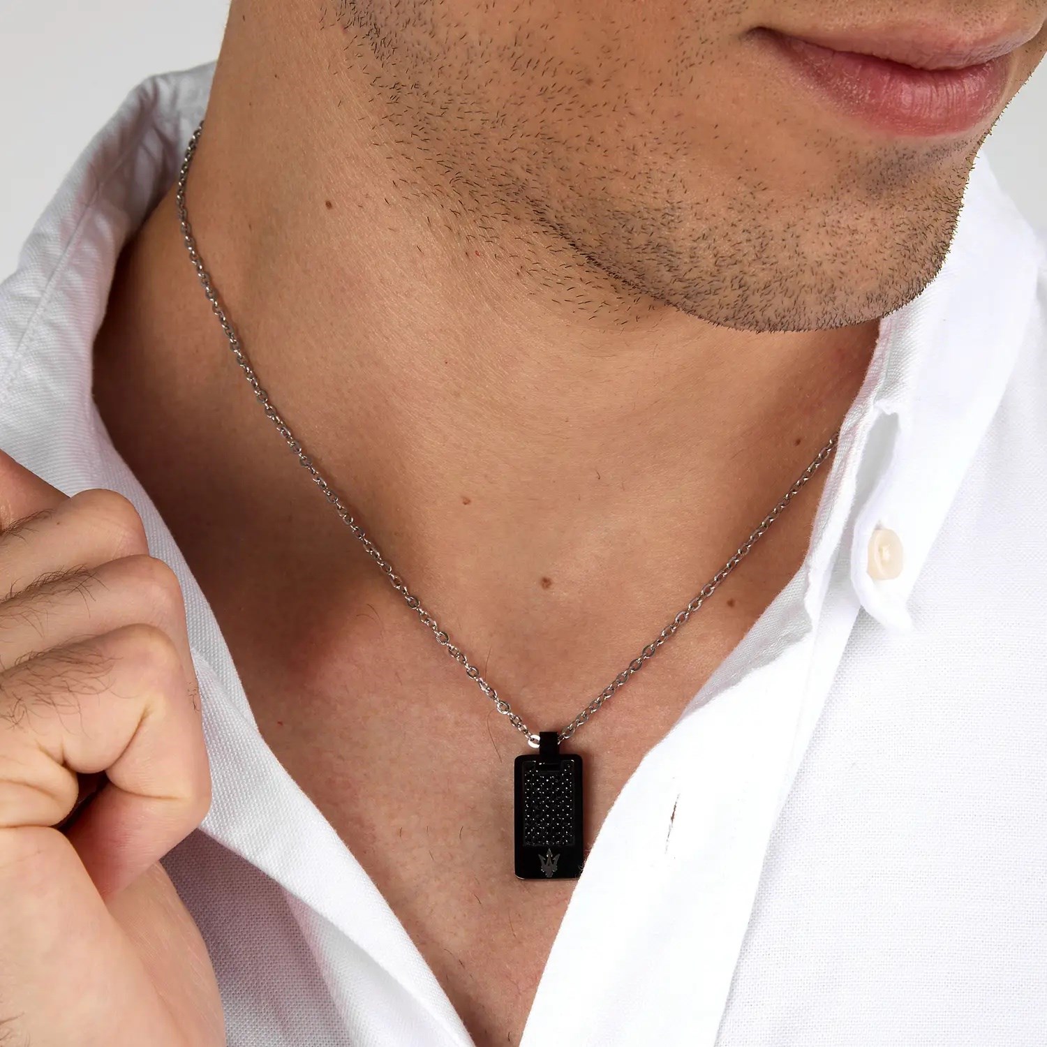 Maserati Collana Uomo In Acciaio Con Tridente – Collezione Iconic, IP Nero E Oro Giallo, 45+5 Cm